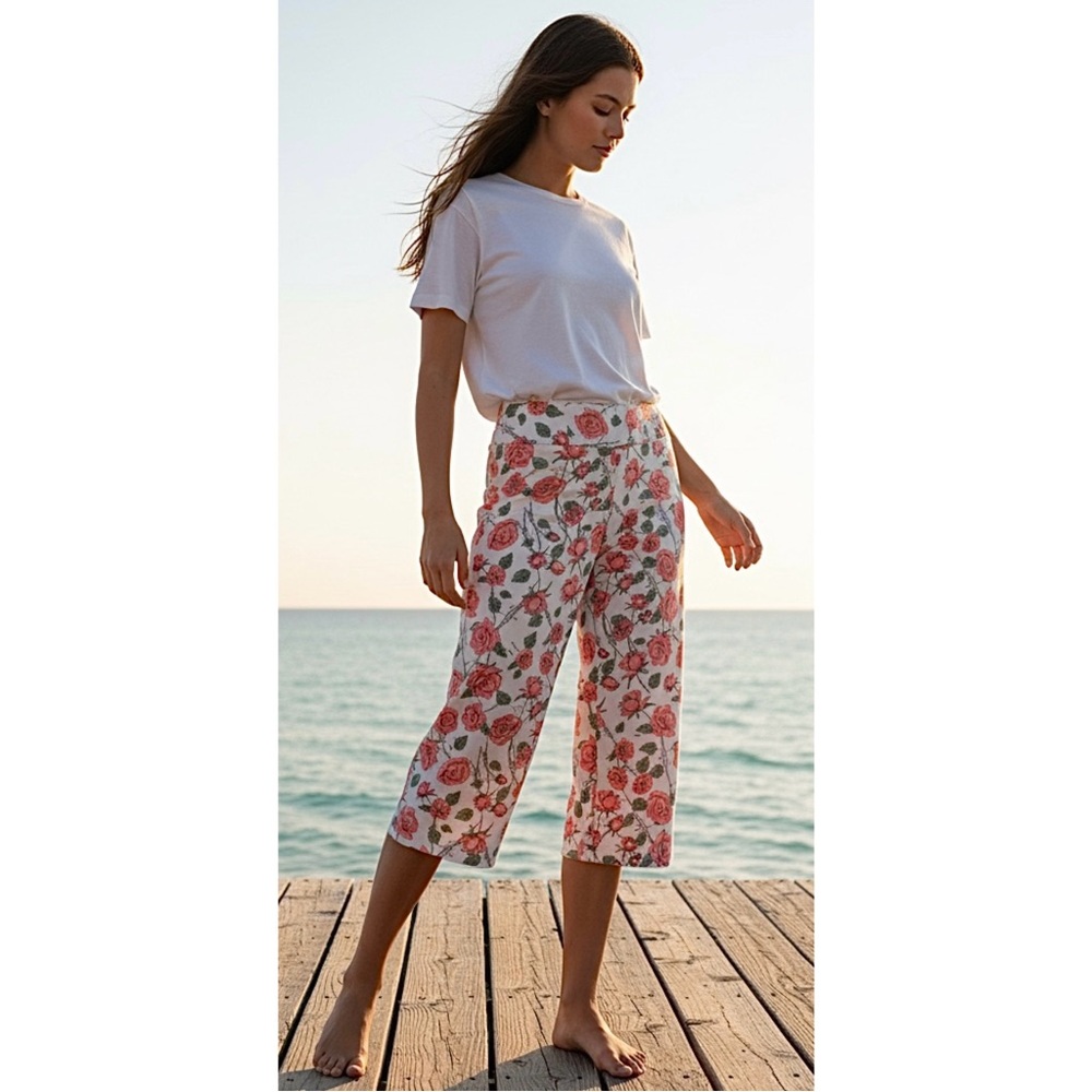 NWT Nicole by Nicole Miller Rose Print Capri Pants